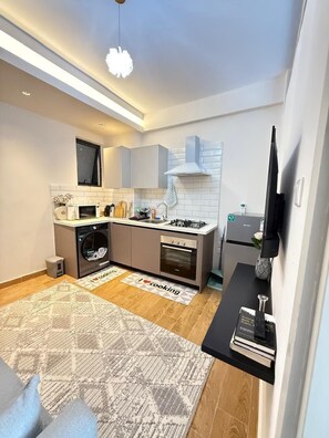 Classic-Apartment, Stadtblick | Eigene Küche | Kühlschrank, Mikrowelle, Kochgeschirr/Geschirr/Besteck