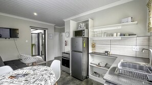 Private kitchen - Luxurious 2-Bedroom Apartment with Sea View in Mossel Bay (Mossel Bay)