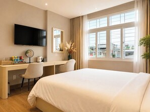 Deluxe Double Room | Free WiFi - Amana Living Phan Xich Long (Ho Chi Minh)