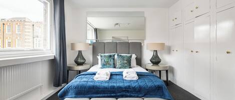 4 bedrooms, desk, iron/ironing board, travel cot