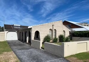 Exterior - Family 3 bedroom house located in Tuncurry (Tuncurry)