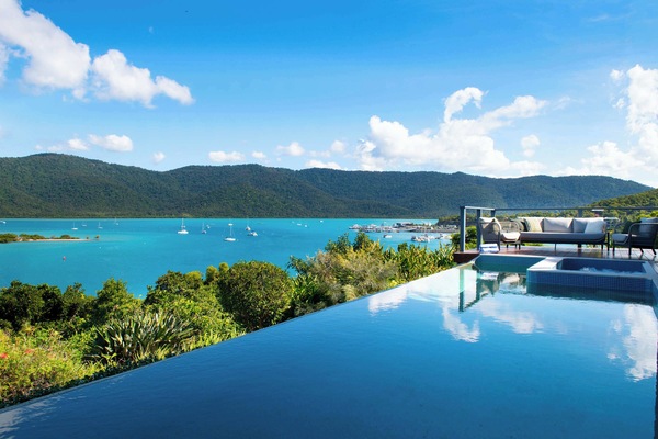 Wet edge pool and jazuzi with island views!