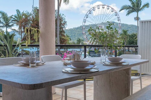 Montipora Airlie Beach Oceanfront Apartment