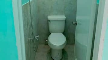 Standard Room | Bathroom | Shower, rainfall showerhead, towels, soap
