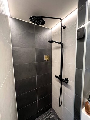Bathroom - High end sea cabins at Å in Lofoten. Cabin nr. 3 (Moskenes)
