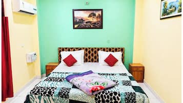 Hypo-allergenic bedding, desk, soundproofing, free WiFi