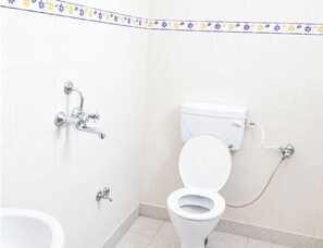 Shower, rainfall showerhead, slippers, towels - Hotel A-R Resort  (Kameda)