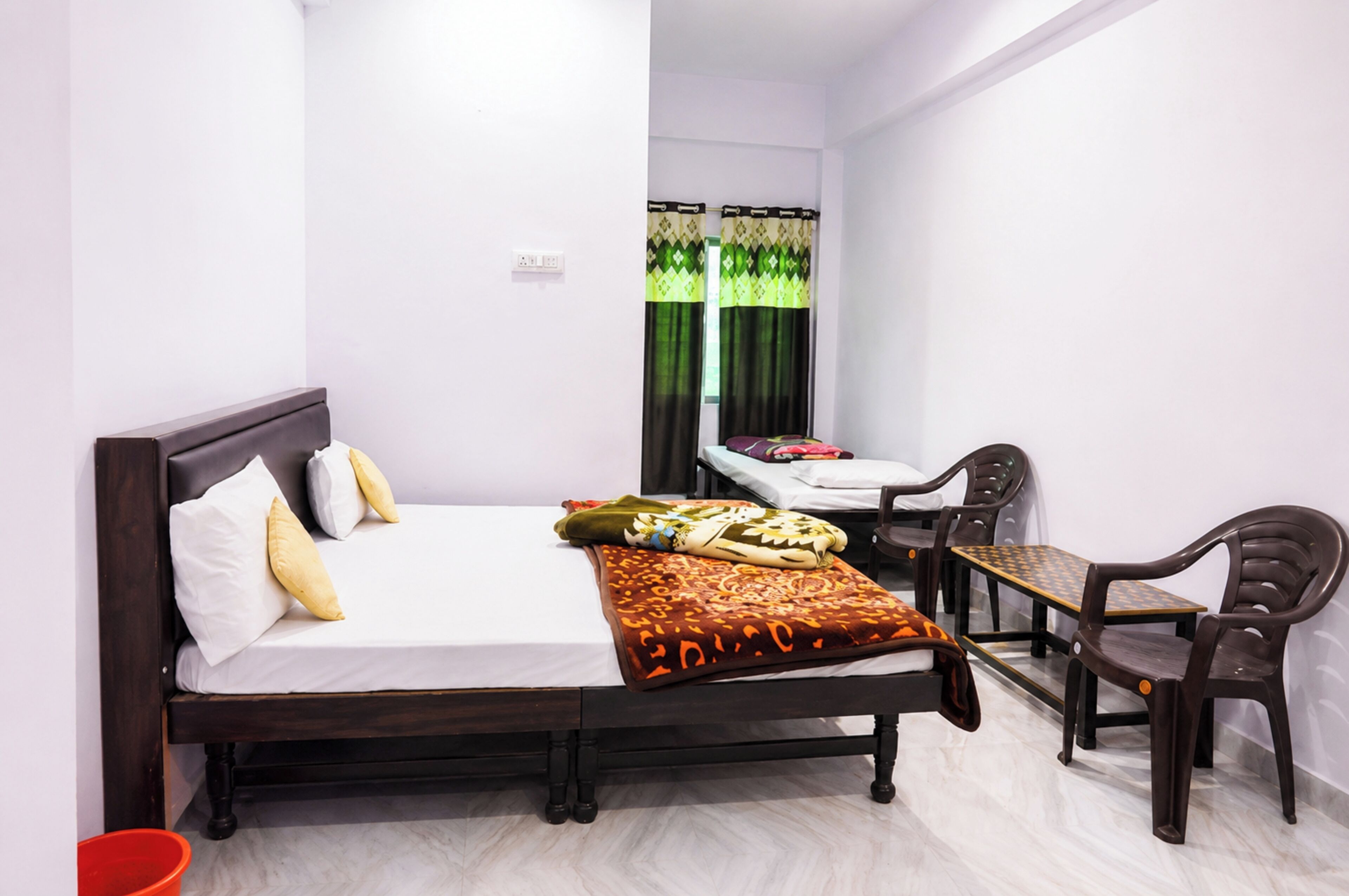Hypo-allergenic bedding, desk, soundproofing, free WiFi