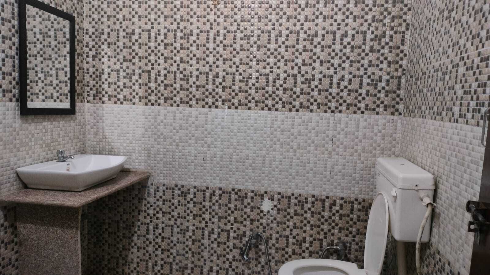 Quarto triplo família, sacada, vista para a montanha | Banheiro | Chuveiro, toalhas de banho