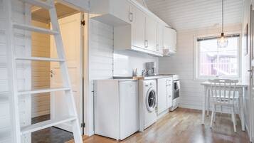 Fridge, oven, coffee/tea maker, electric kettle