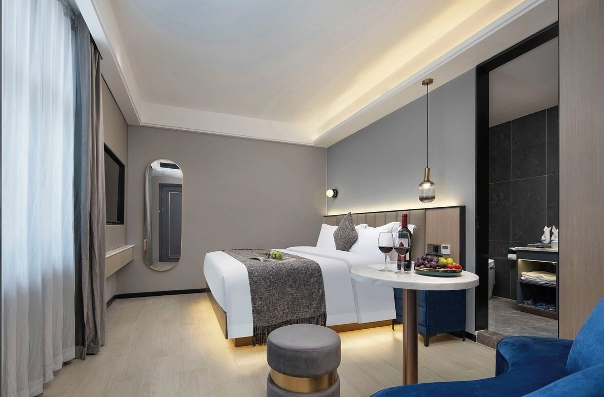 Habitación básica | Espacio para trabajar con laptop, insonorización y wifi gratis 