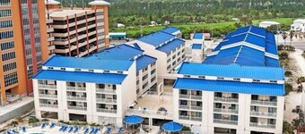 ☆Sleeps 8☆ on the beach ☆4 pools☆ Pool Side Bar Private Beach Access☆ Unit 121