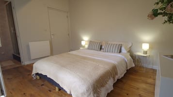 Iron/ironing board, internet, bed sheets