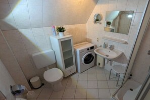 Suihku, hiustenkuivaaja