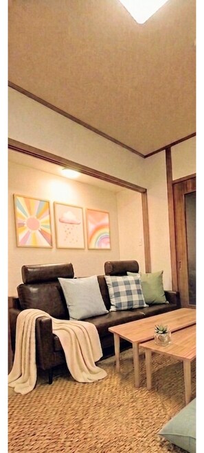 Living area - なんばまで35分　門真市駅から徒歩5分　28泊以上で60%off　大型モール、コストコ、映画館が徒歩5分 (Kadomashi)