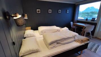 Free WiFi, bed sheets