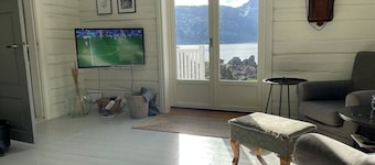 Vettingstua, beautiful house down by the sea.