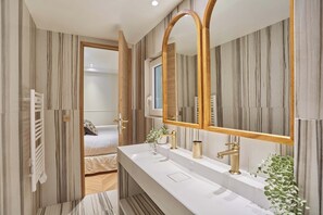 Apartment | Badezimmer | Haartrockner, Handtücher, Seife, Shampoo