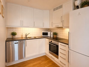 Coffee/tea maker, fridge, microwave, oven - Stay in Central Geilo – Shops, Slopes & Restaurants Nearby (Hol)