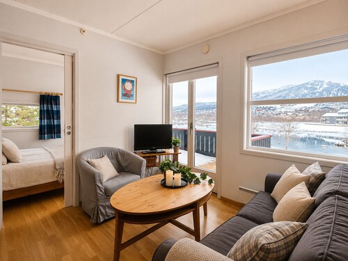 Stay in Central Geilo – Shops, Slopes & Restaurants Nearby