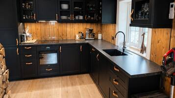Fridge, oven, dishwasher, toaster