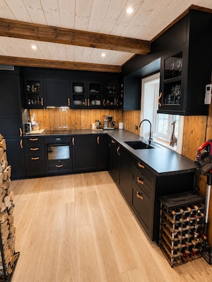 Fridge, oven, dishwasher, toaster