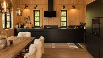 Fridge, oven, dishwasher, coffee/tea maker