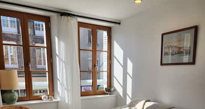 Charming 49 m² triplex in the heart of downtown Neubourg with a terrace