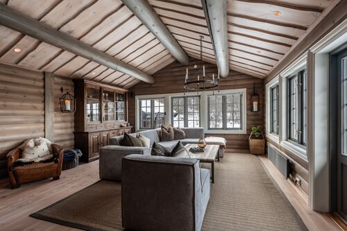Recently upgraded large beautiful cabin with fantastic views in Geilo
