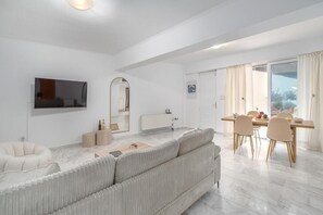 TV - Glifada Seaside by Urban Luxy (Glifada)