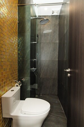 Bathroom - Vidanang Luxury Villa - 07 Bedrooms - Pool - Sauna - Karaoke - BBQ - Lift (Đà Nẵng)