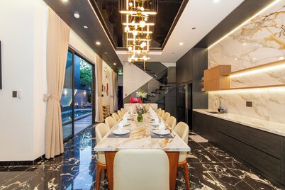 Vidanang Luxury Villa - 07 Bedrooms - Pool - Sauna - Karaoke - BBQ - Lift