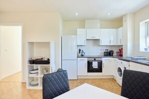 Apartment | Private kitchen - Beige & Timber Flat Edgware (Edgware)