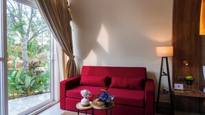 Deluxe Cottage | Living area