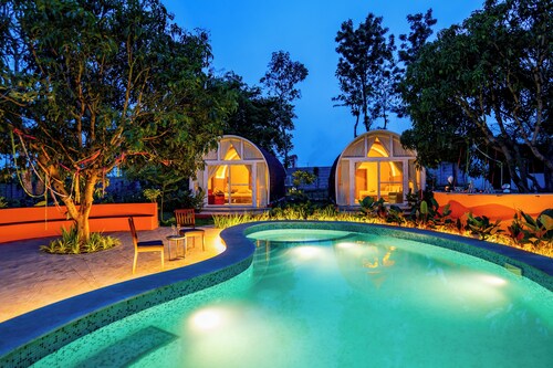 ELIVAAS Tanira Farms Moonrise with Pool