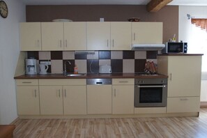 Fridge, oven, stovetop, dishwasher - Gerstel's holiday farm (Hörselberg-Hainich)