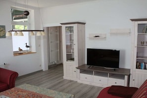 Smart-TV, DVD-Player, Bücher
