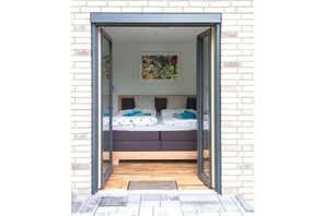 4 bedrooms, desk, iron/ironing board, travel crib - Schleiharmonic Octet (Ulsnis)