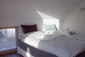 4 bedrooms, desk, iron/ironing board, travel crib - Schleiharmonic Octet (Ulsnis)