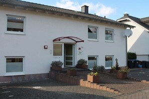 Exterior - Lily, balcony and Moselle view (Cochem)