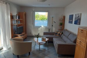 Smart-TV, DVD-Player, B ücher