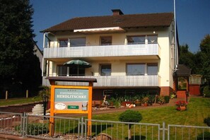 Exterior - Holiday apartment in Polle with swimming pool (Polle)