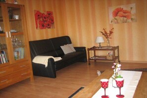 Living area - Holiday apartment in Polle with swimming pool (Polle)