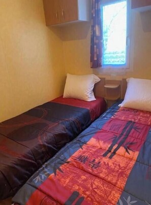 2 bedrooms, iron/ironing board - Mobile Home in Auvergne (Besse-et-Saint-Anastaise)