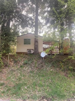 Property grounds - Mobile Home in Auvergne (Besse-et-Saint-Anastaise)