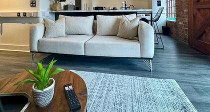 Waterfront Loft SA1- popular Swansea Marina
