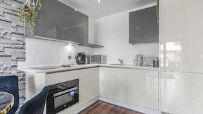 Private kitchen - Modern 1-Bed Flat in Jewellery Quarter (West Midlands)