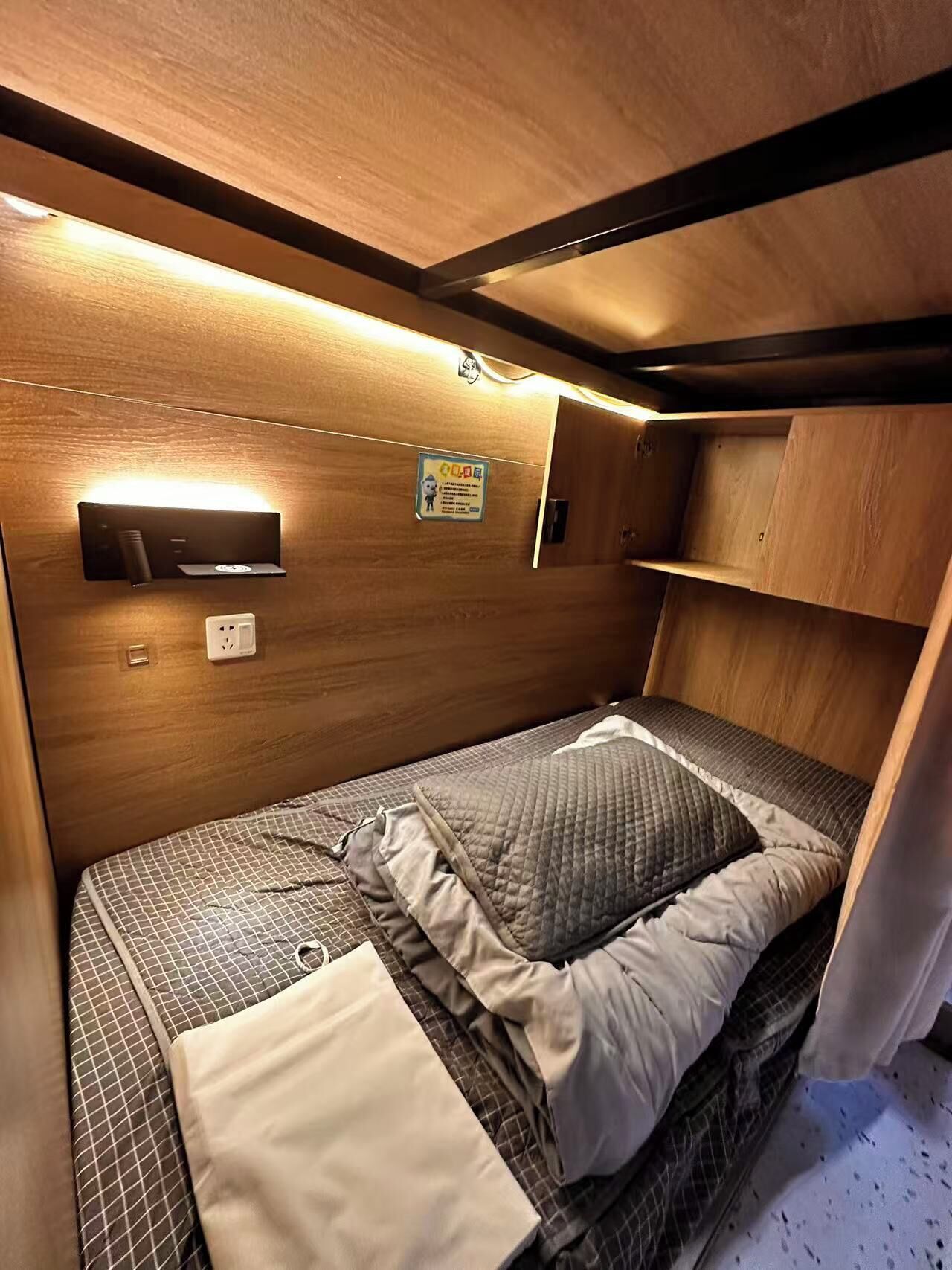 Free WiFi, bed sheets