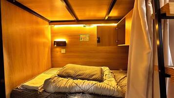 WiFi (free), bed sheets