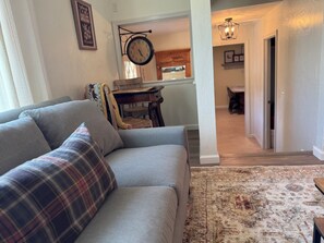Smart TV, fireplace, books, stereo
